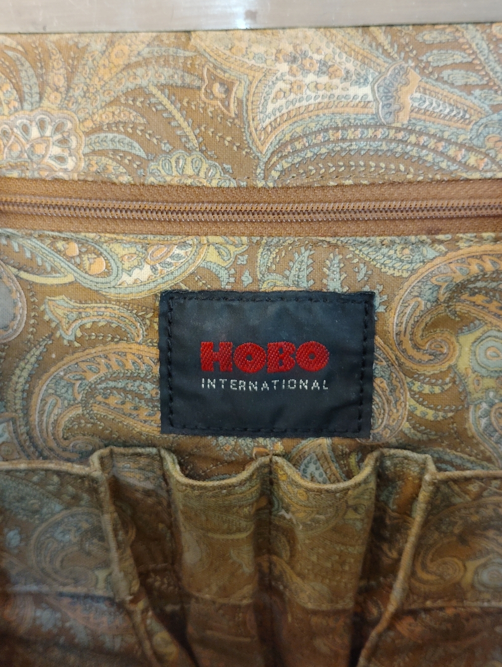 HOBO Soft Tan Leather Shoulder Bag - Picture 3 of 9